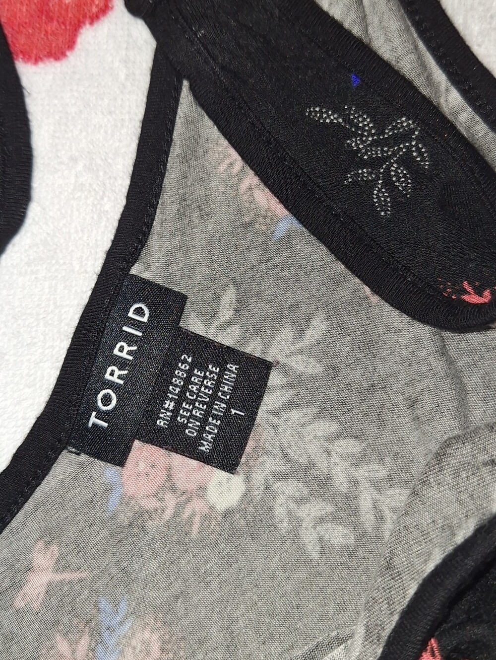 torrid Black Floral V-Neck Tank Top Size 1 - Picture 5 of 8